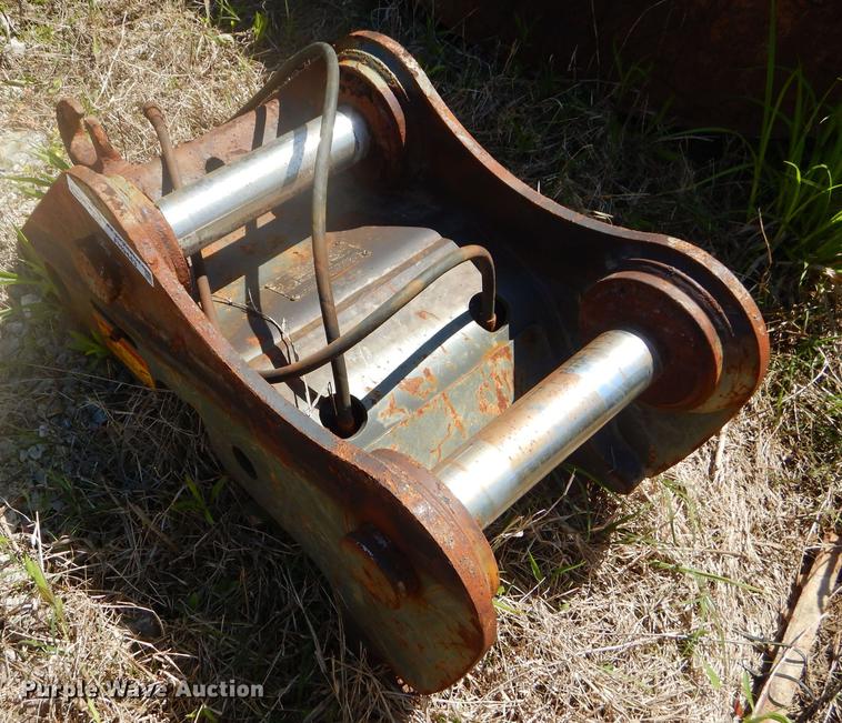 image for item FH9443 (2) hydraulic quick couplers