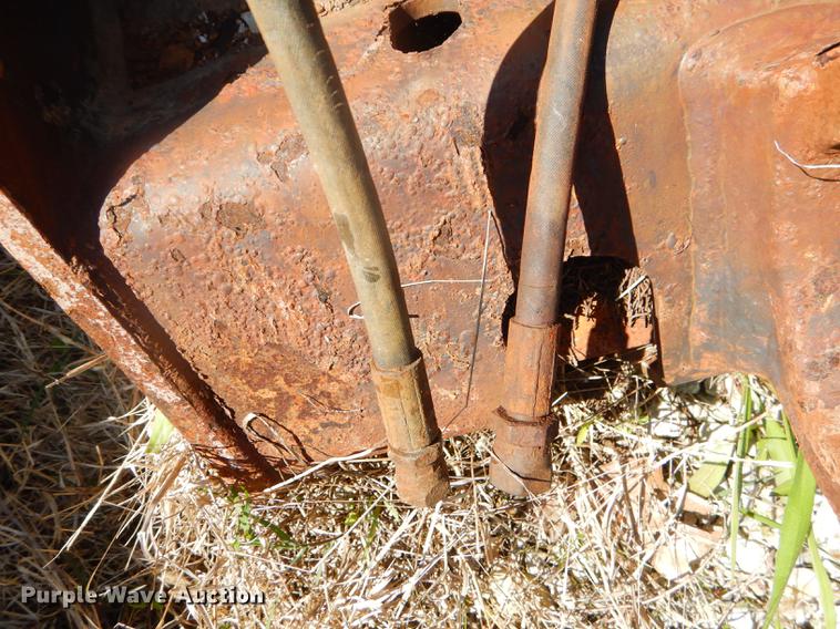 image for item FH9443 (2) hydraulic quick couplers