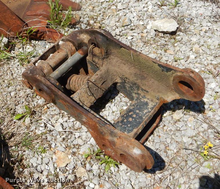 image for item FH9443 (2) hydraulic quick couplers