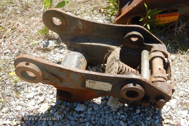 image for item FH9443 (2) hydraulic quick couplers