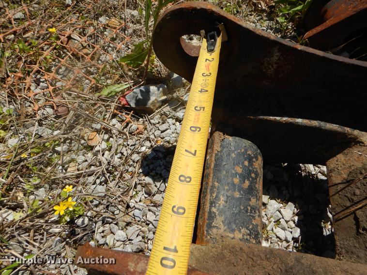 image for item FH9443 (2) hydraulic quick couplers