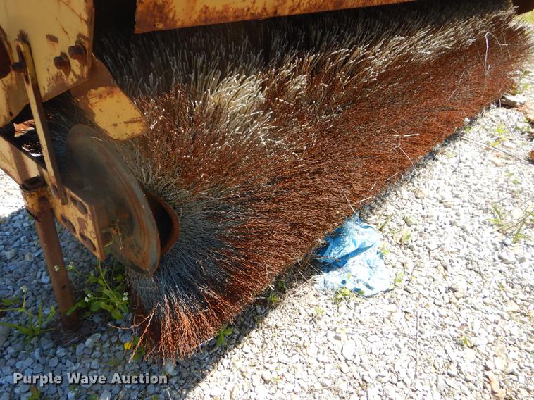 image for item FH9445 Broom