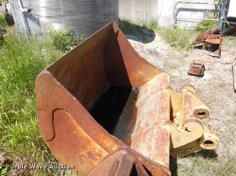 image for item FH9448 58"W bucket