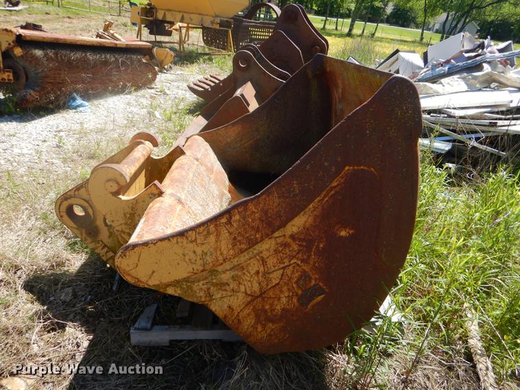 image for item FH9448 58"W bucket