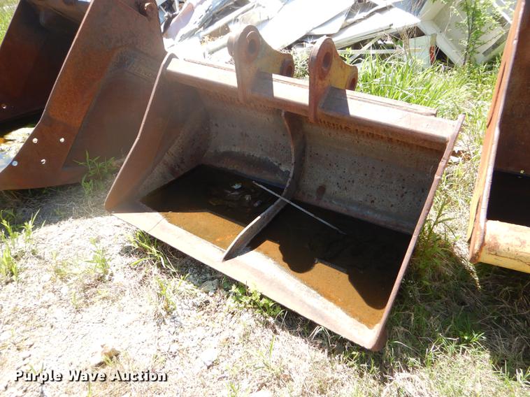 image for item FH9449 CP bucket