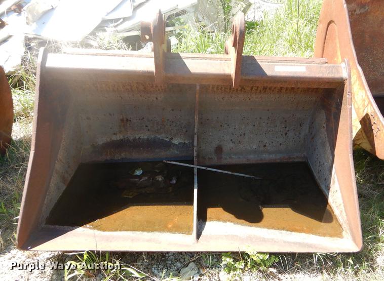 image for item FH9449 CP bucket