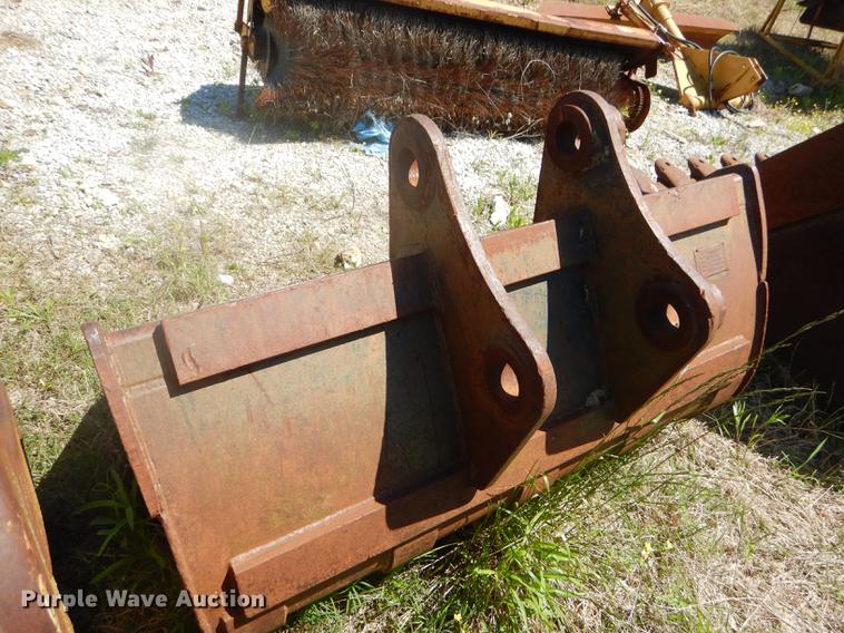 image for item FH9449 CP bucket