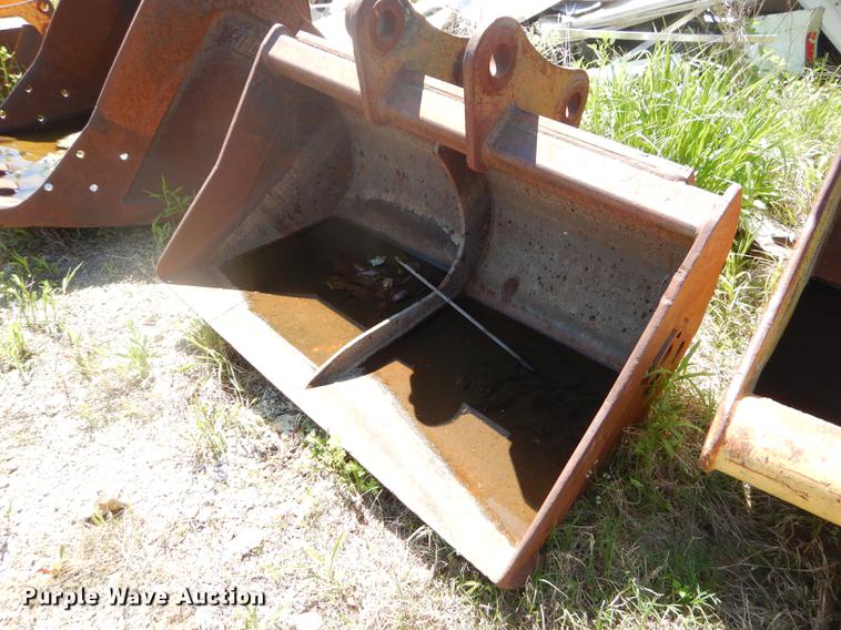 image for item FH9449 CP bucket