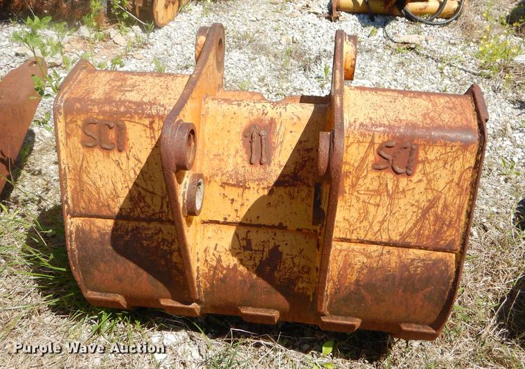 image for item FH9451 34"W bucket