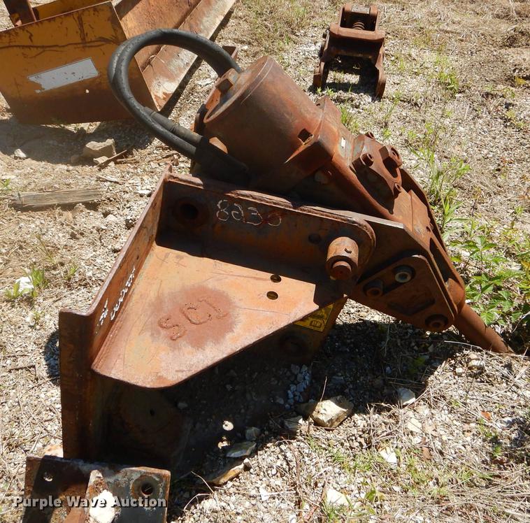 image for item FH9453 Melroe 2500 skid steer hammer