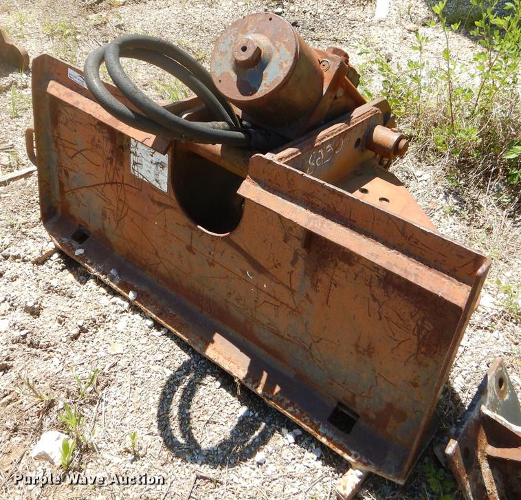 image for item FH9453 Melroe 2500 skid steer hammer