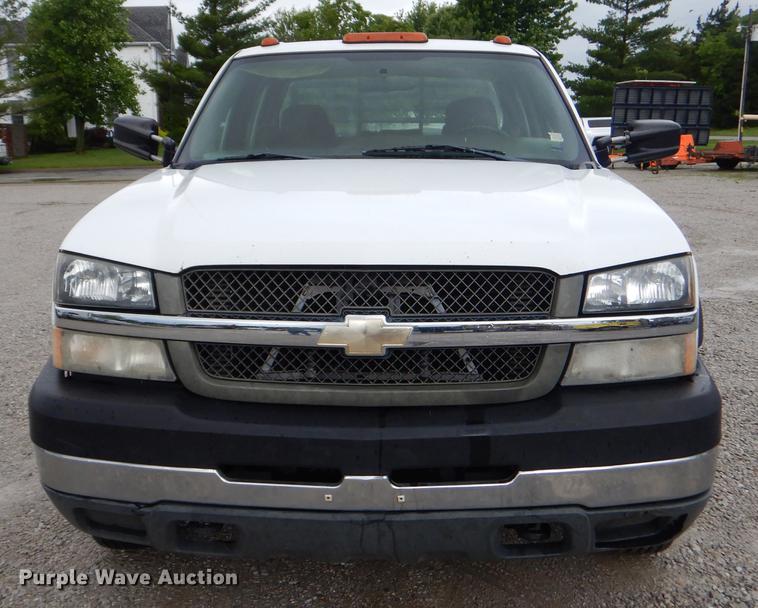 image for item FH9456 2004 Chevrolet Silverado 3500 Crew Cab pickup truck