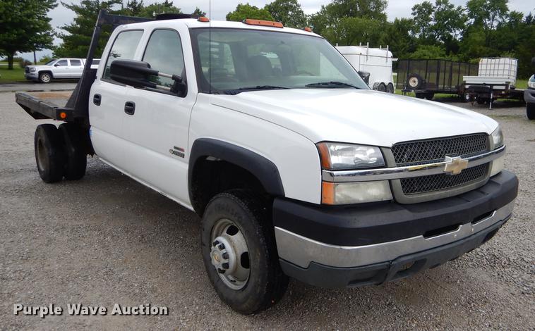 image for item FH9456 2004 Chevrolet Silverado 3500 Crew Cab pickup truck