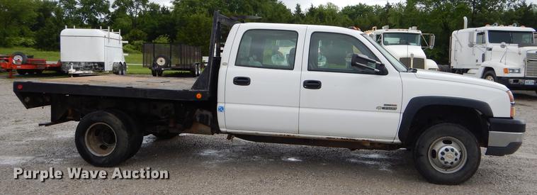 image for item FH9456 2004 Chevrolet Silverado 3500 Crew Cab pickup truck