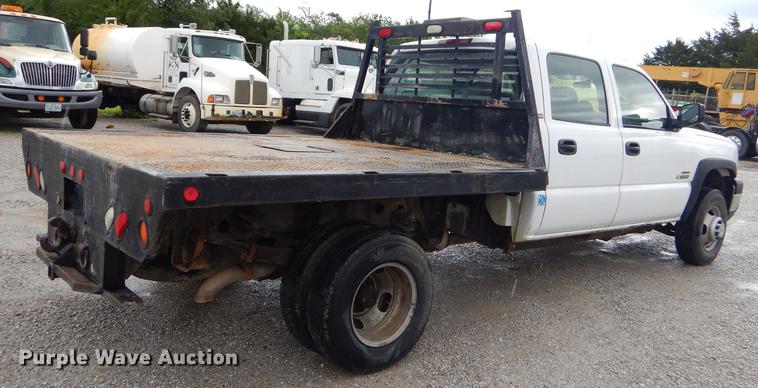 image for item FH9456 2004 Chevrolet Silverado 3500 Crew Cab pickup truck