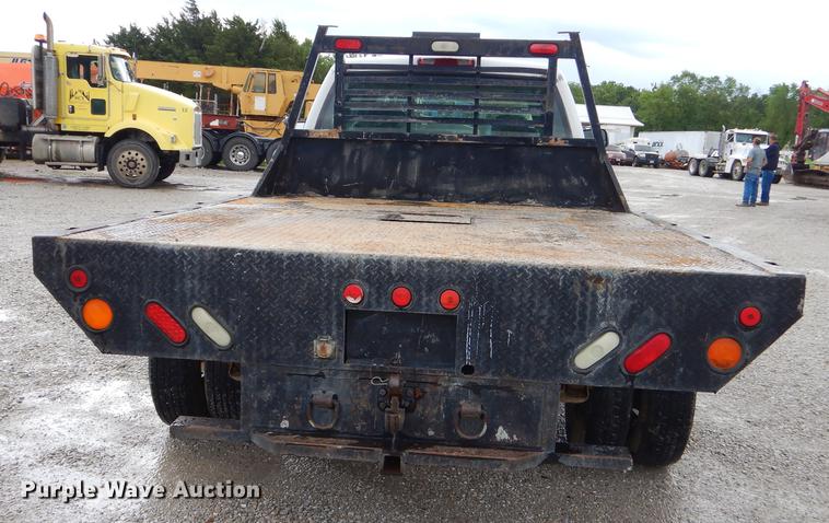 image for item FH9456 2004 Chevrolet Silverado 3500 Crew Cab pickup truck