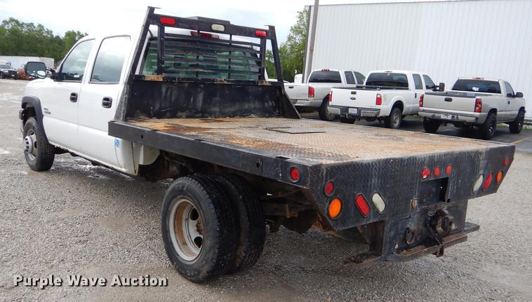 image for item FH9456 2004 Chevrolet Silverado 3500 Crew Cab pickup truck