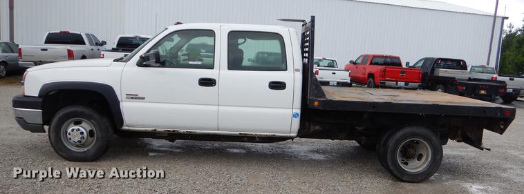 image for item FH9456 2004 Chevrolet Silverado 3500 Crew Cab pickup truck