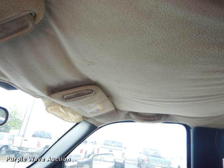 image for item FH9456 2004 Chevrolet Silverado 3500 Crew Cab pickup truck