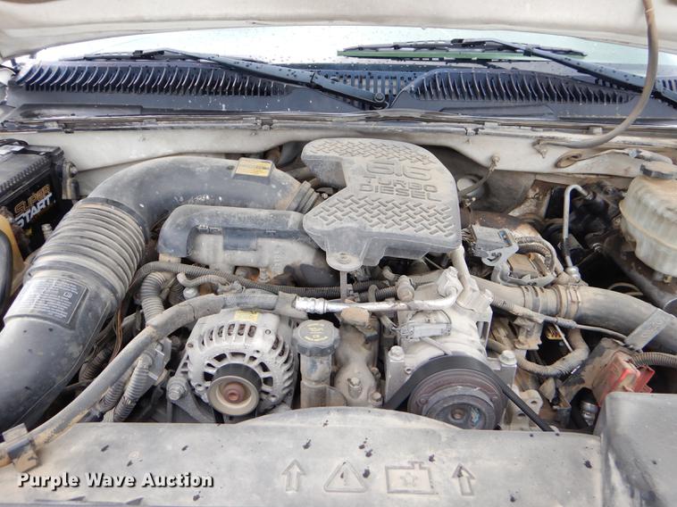 image for item FH9456 2004 Chevrolet Silverado 3500 Crew Cab pickup truck