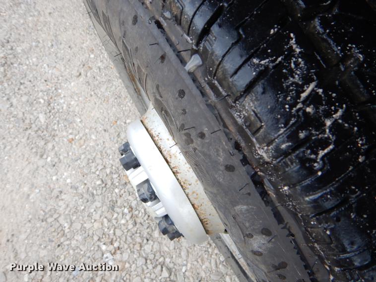 image for item FH9456 2004 Chevrolet Silverado 3500 Crew Cab pickup truck