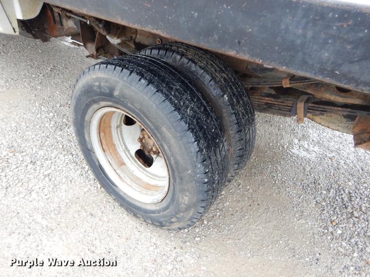 image for item FH9456 2004 Chevrolet Silverado 3500 Crew Cab pickup truck