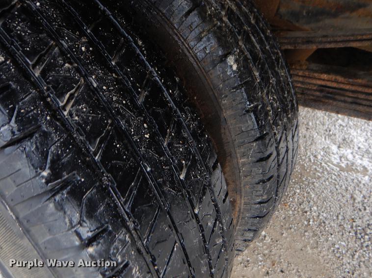 image for item FH9456 2004 Chevrolet Silverado 3500 Crew Cab pickup truck