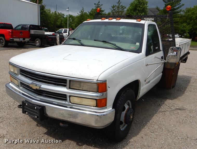 image for item FH9457 1999 Chevrolet C3500 flatbed pickup truck