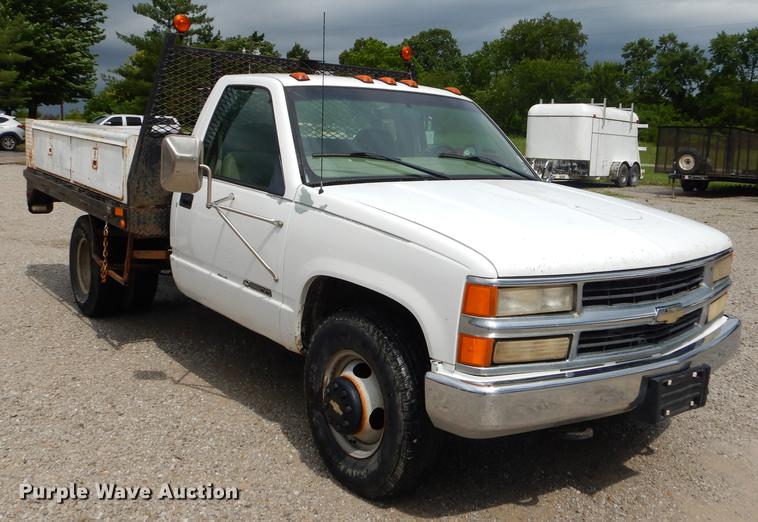 image for item FH9457 1999 Chevrolet C3500 flatbed pickup truck