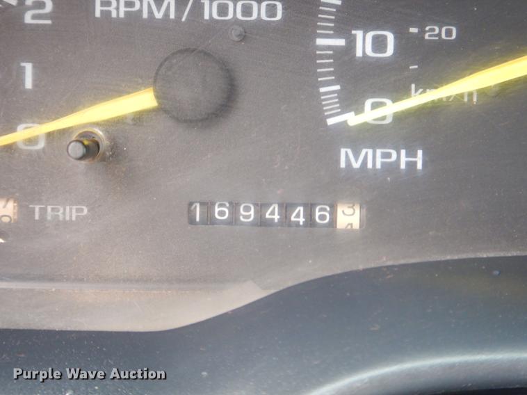 image for item FH9457 1999 Chevrolet C3500 flatbed pickup truck