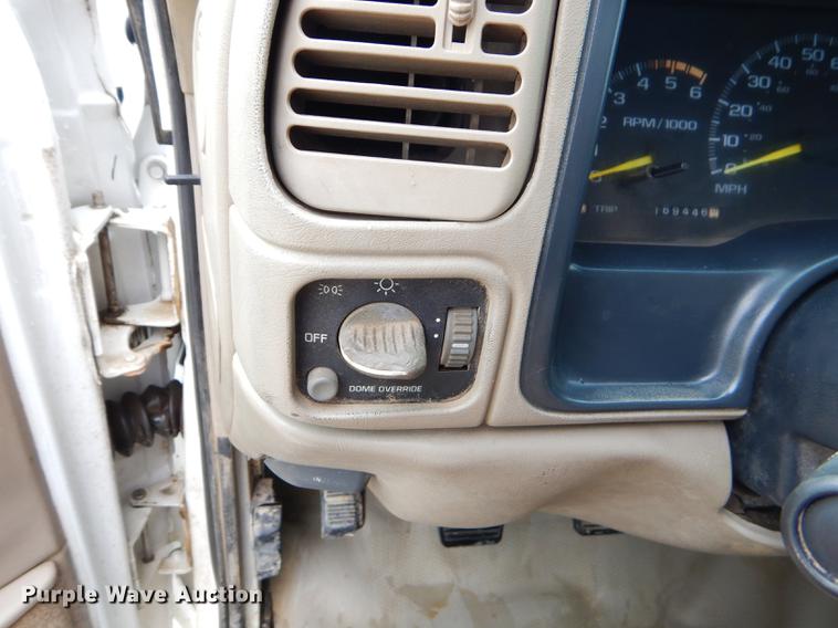 image for item FH9457 1999 Chevrolet C3500 flatbed pickup truck