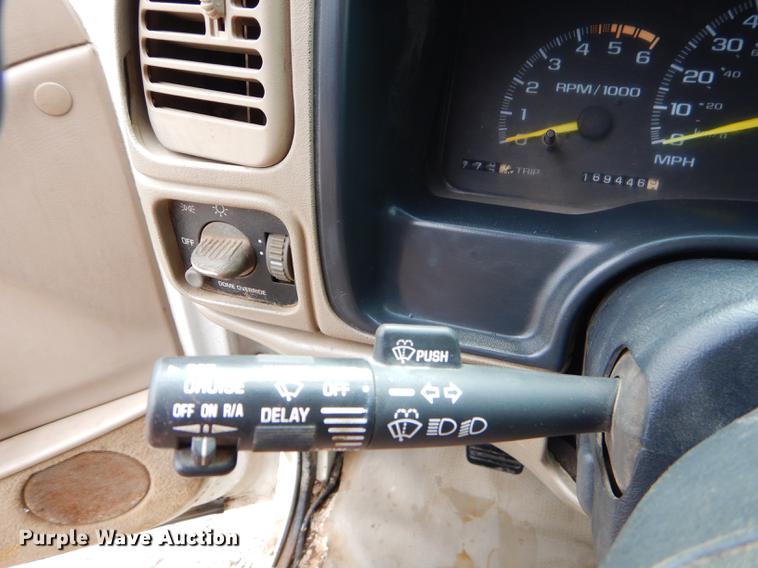 image for item FH9457 1999 Chevrolet C3500 flatbed pickup truck