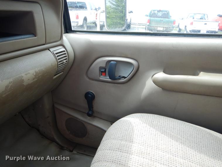 image for item FH9457 1999 Chevrolet C3500 flatbed pickup truck