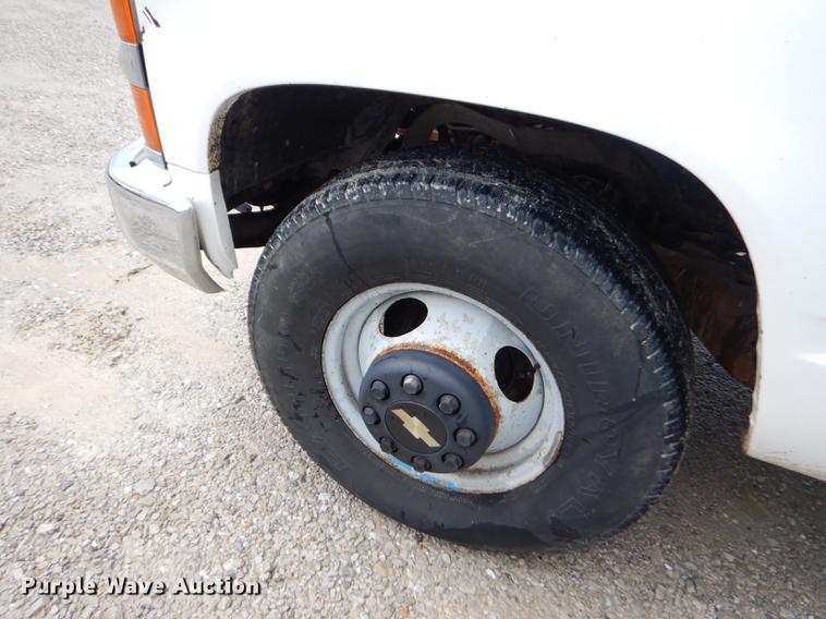 image for item FH9457 1999 Chevrolet C3500 flatbed pickup truck