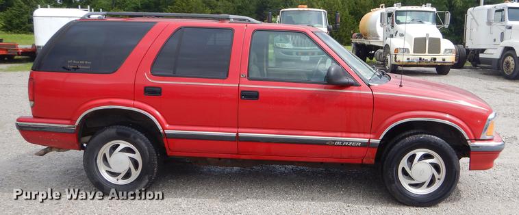 image for item FH9459 1997 Chevrolet Blazer SUV