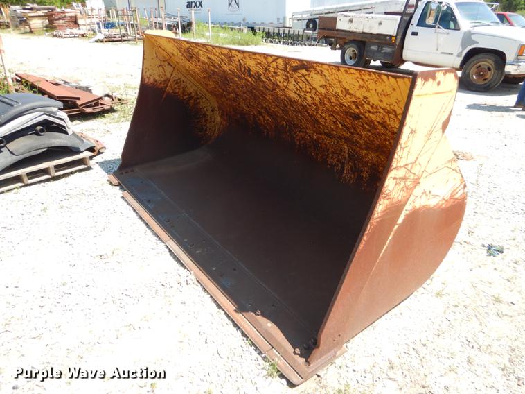 image for item FH9465 John Deere AT306698-624J bucket