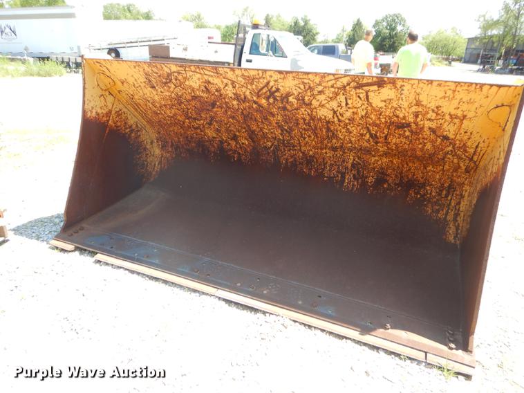 image for item FH9465 John Deere AT306698-624J bucket