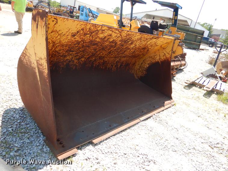 image for item FH9465 John Deere AT306698-624J bucket