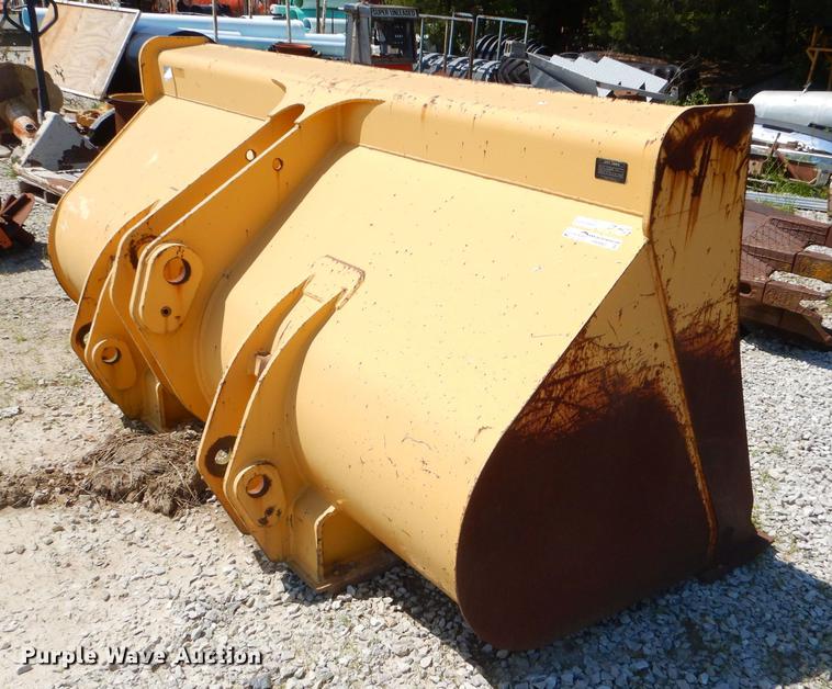 image for item FH9465 John Deere AT306698-624J bucket