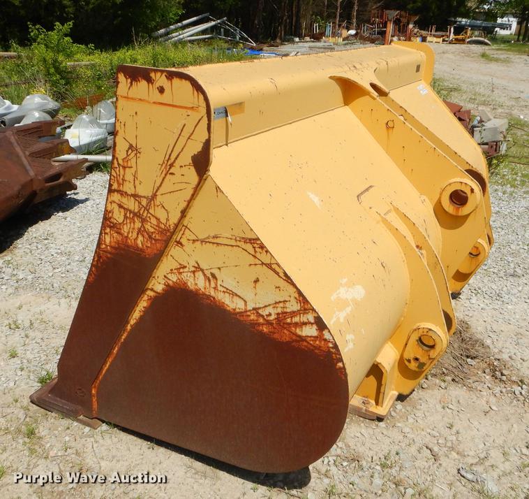 image for item FH9465 John Deere AT306698-624J bucket