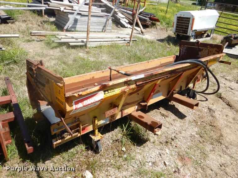 image for item FH9471 (2) tailgate spreaders and arrow board