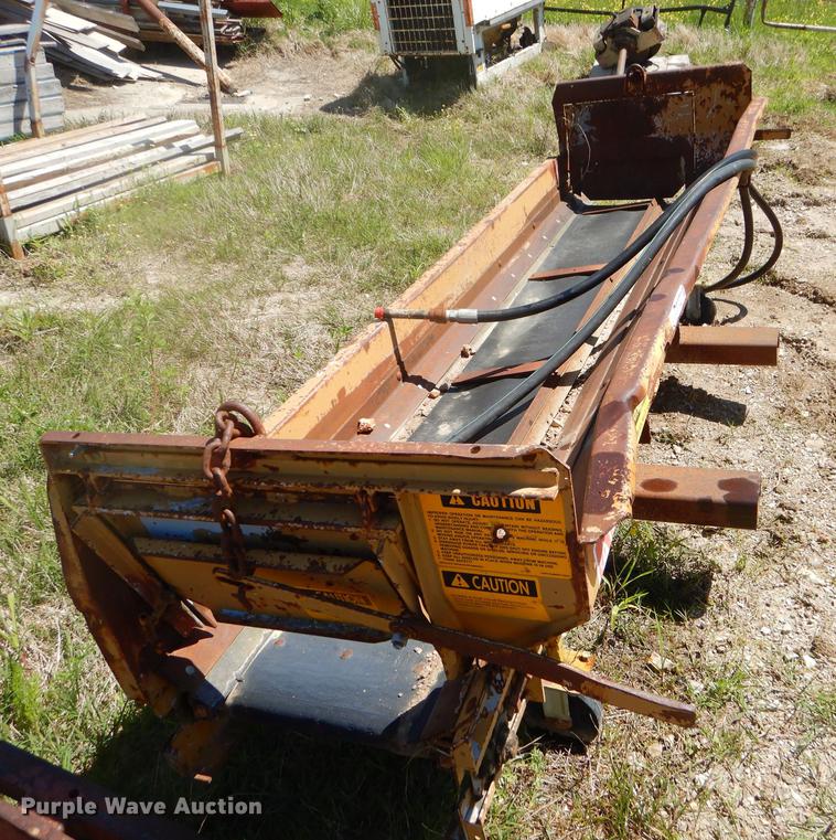 image for item FH9471 (2) tailgate spreaders and arrow board