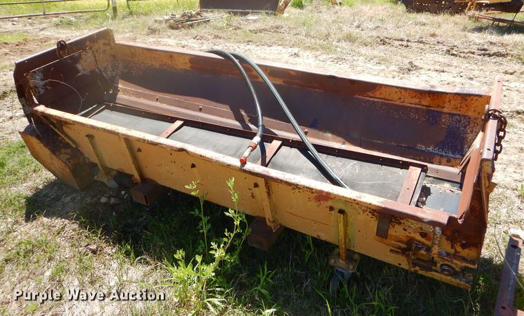 image for item FH9471 (2) tailgate spreaders and arrow board