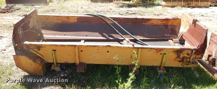 image for item FH9471 (2) tailgate spreaders and arrow board