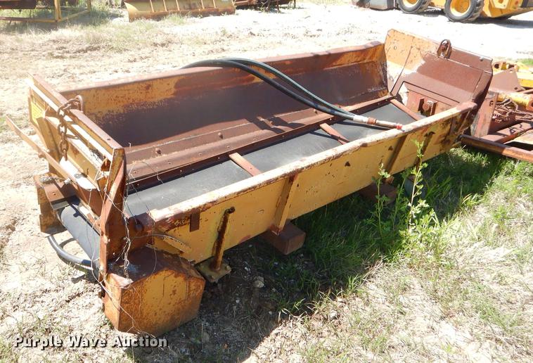 image for item FH9471 (2) tailgate spreaders and arrow board