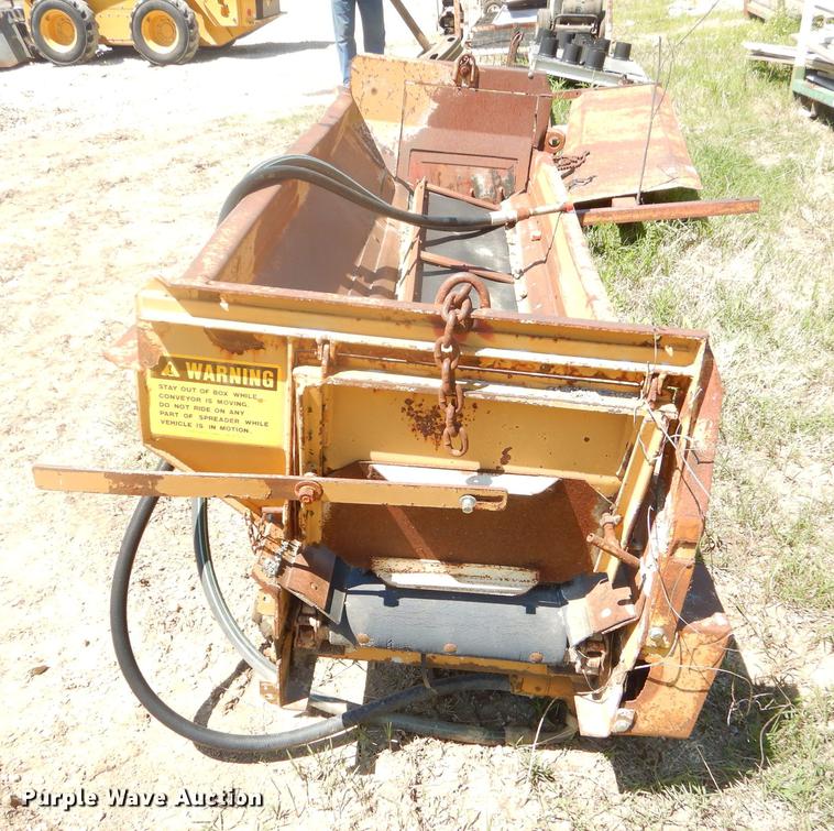 image for item FH9471 (2) tailgate spreaders and arrow board