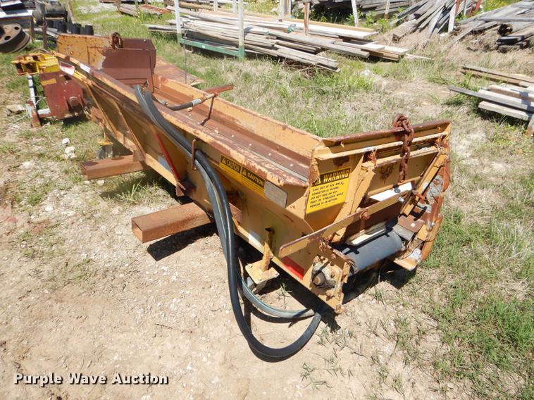 image for item FH9471 (2) tailgate spreaders and arrow board