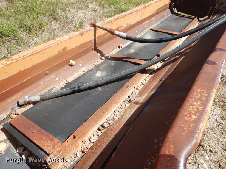 image for item FH9471 (2) tailgate spreaders and arrow board