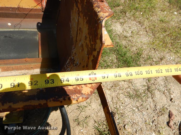 image for item FH9471 (2) tailgate spreaders and arrow board