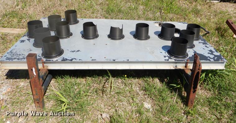 image for item FH9471 (2) tailgate spreaders and arrow board